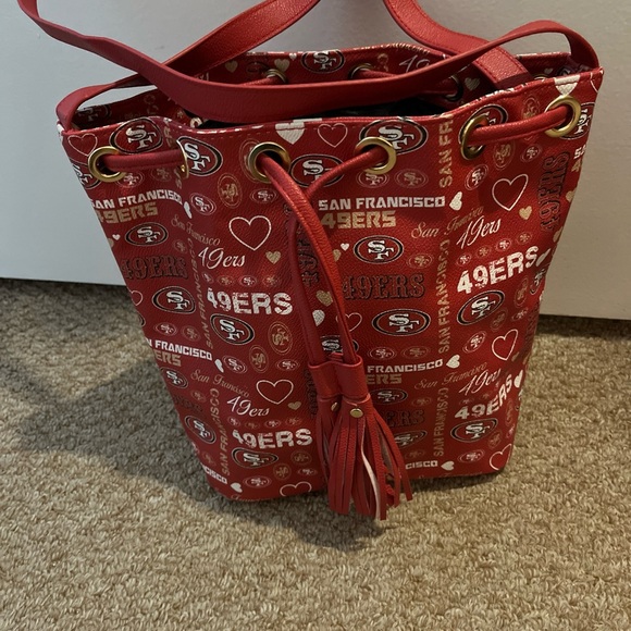 San Francisco 49ers, Logo Love Cinch Purse Crossbody Bag Vegan Leather NWOT - Picture 3 of 9